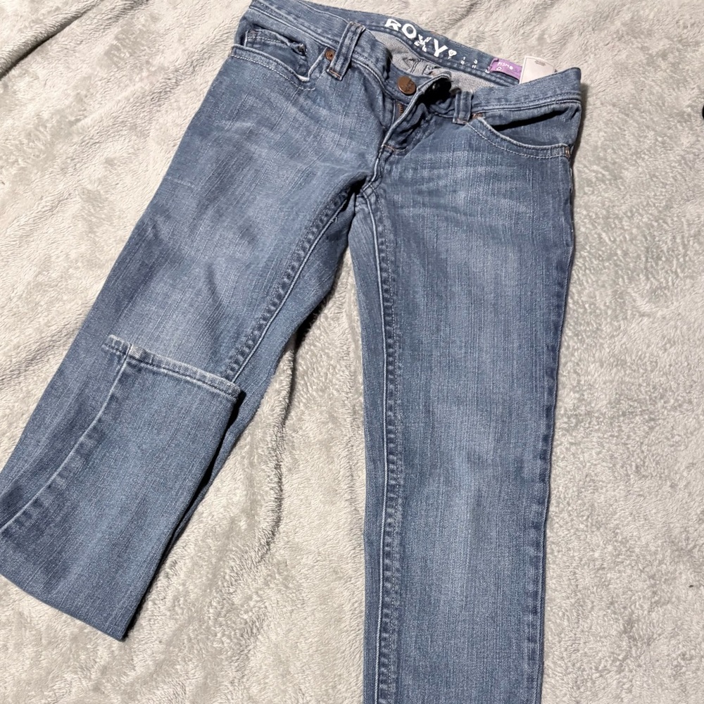Roxy Cropped Denim Jeans in Classic Blue